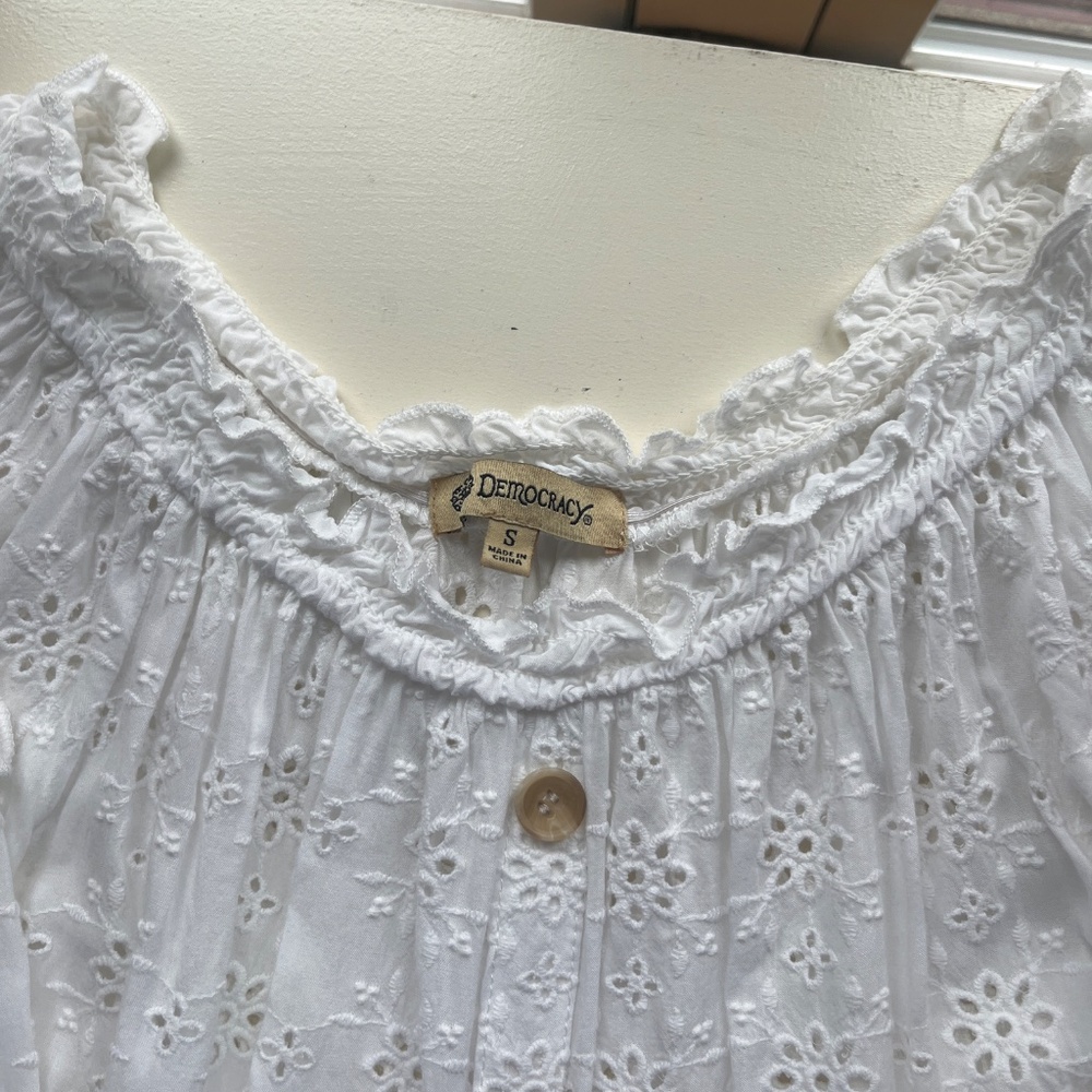 Democracy White Eyelet 3/4 Sleeve Blouse - Picture 4 of 5